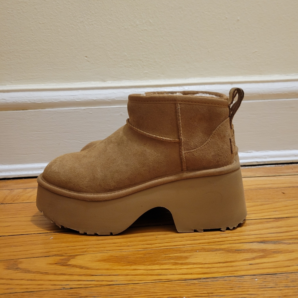 Women's Geniune UGG Tan Platform Ankle Boots 7